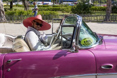 Süslü eski arabalar - Editöryel görüntü - Havana, Küba. Renkli klasik 1950'li yıllarda otomobil. Havana, Küba'da 30 Ekim 2018 fotoğraf