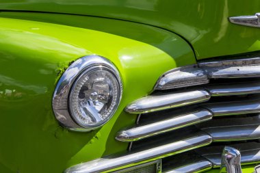 Süslü eski arabalar - Editöryel görüntü - Havana, Küba. Renkli klasik 1950'li yıllarda otomobil. Havana, Küba'da 30 Ekim 2018 fotoğraf