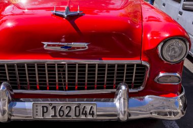 Süslü eski arabalar - Editöryel görüntü - Havana, Küba. Renkli klasik 1950'li yıllarda otomobil. Havana, Küba'da 30 Ekim 2018 fotoğraf