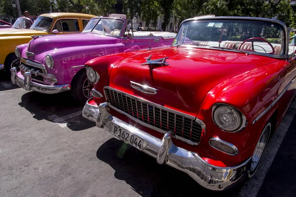 Fancy Old Cars Редакционное Изображение Гавана Куба Красочные Классические Автомобили — стоковое фото