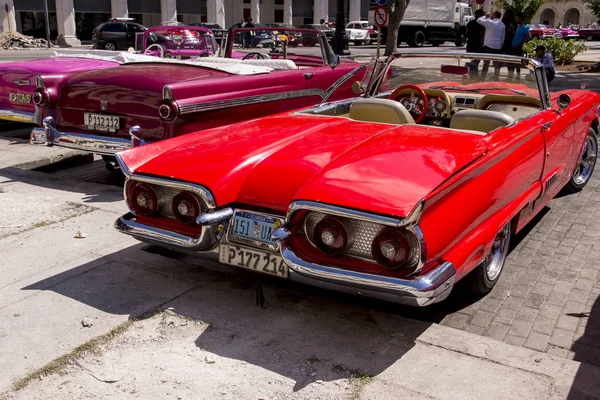 Tjusiga Gamla Bilar Redaktionell Bild Havanna Kuba Färgglada Klassiska 1950 — Stockfoto