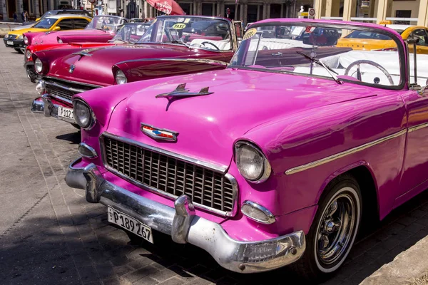 Fancy Old Cars Редакционное Изображение Гавана Куба Красочные Классические Автомобили Стоковое Фото