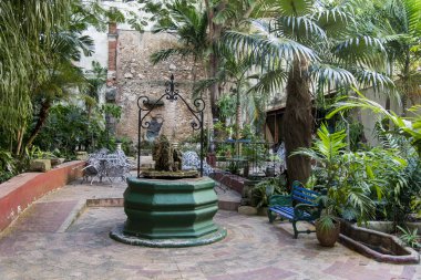 Havana Küba'da eski sömürge evin iç avlu. 30 Ekim 2018 fotoğraf