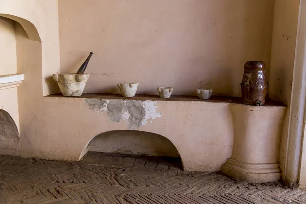 範囲が付いている古い植民地時代の台所 — ストック写真