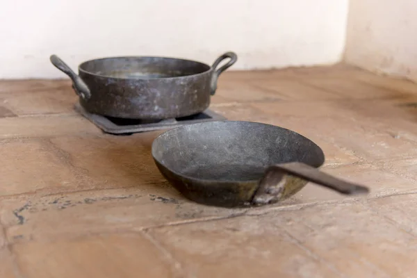 範囲が付いている古い植民地時代の台所 — ストック写真