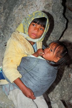 Bakır Kanyon'da Tarahumara Hintli çocuklar