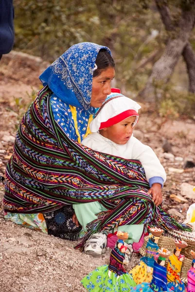 Tarahumara Hintli kadın - Bakır Kanyon - Meksika,