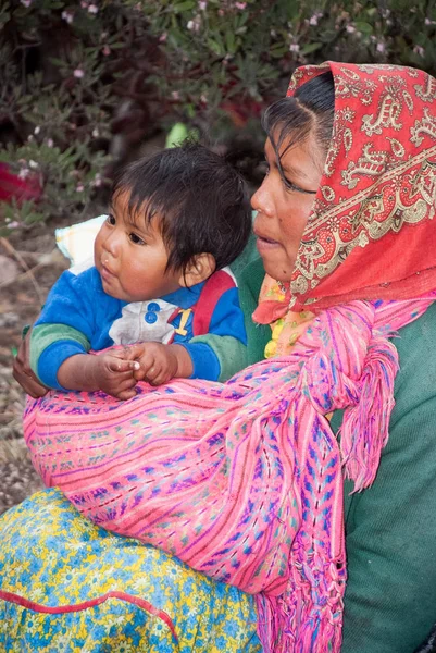 Tarahumara Indian family - mother and kid in Copper Canyon Royalty Free Stock Photos