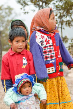 Bakır Kanyon'da Tarahumara Hintli çocuklar