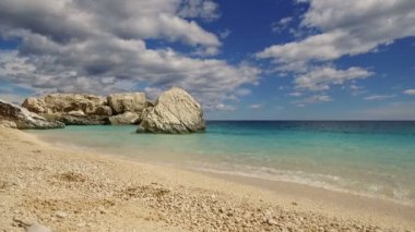 Cala Mariolu ünlü plajı. İtalya Sardinya Nuoro Eyaleti Orosei Körfezi Ulusal Parkı ve Gennargentu Cala Mariolu Dünya Mirası Listesi.