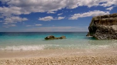 Cala Mariolu ünlü plajı. İtalya Sardinya Nuoro Eyaleti Orosei Körfezi Ulusal Parkı ve Gennargentu Cala Mariolu Dünya Mirası Listesi.