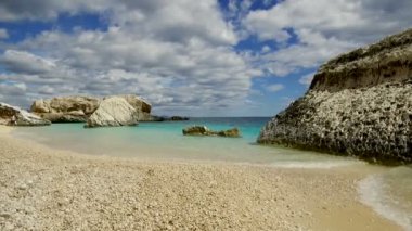 Cala Mariolu ünlü plajı. İtalya Sardinya Nuoro Eyaleti Orosei Körfezi Ulusal Parkı ve Gennargentu Cala Mariolu Dünya Mirası Listesi.