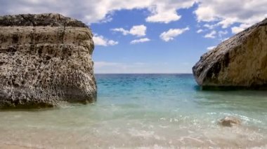Cala Mariolu ünlü plajı. İtalya Sardinya Nuoro Eyaleti Orosei Körfezi Ulusal Parkı ve Gennargentu Cala Mariolu Dünya Mirası Listesi.