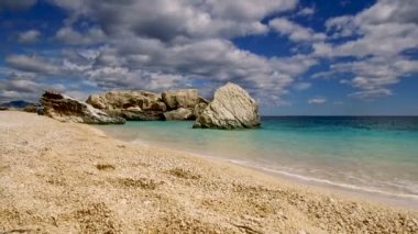 Cala Mariolu ünlü plajı. İtalya Sardinya Nuoro Eyaleti Orosei Körfezi Ulusal Parkı ve Gennargentu Cala Mariolu Dünya Mirası Listesi.