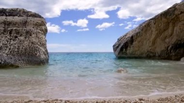Cala Mariolu ünlü plajı. İtalya Sardinya Nuoro Eyaleti Orosei Körfezi Ulusal Parkı ve Gennargentu Cala Mariolu Dünya Mirası Listesi.