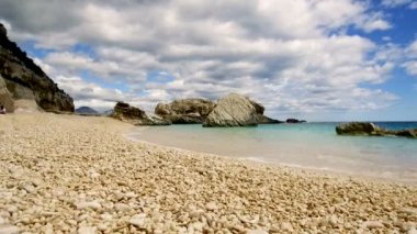 Cala Mariolu ünlü plajı. İtalya Sardinya Nuoro Eyaleti Orosei Körfezi Ulusal Parkı ve Gennargentu Cala Mariolu Dünya Mirası Listesi.