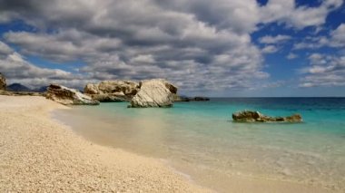 Cala Mariolu ünlü plajı. İtalya Sardinya Nuoro Eyaleti Orosei Körfezi Ulusal Parkı ve Gennargentu Cala Mariolu Dünya Mirası Listesi.