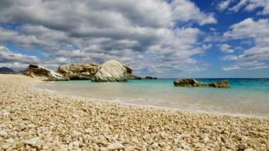 Cala Mariolu ünlü plajı. İtalya Sardinya Nuoro Eyaleti Orosei Körfezi Ulusal Parkı ve Gennargentu Cala Mariolu Dünya Mirası Listesi.