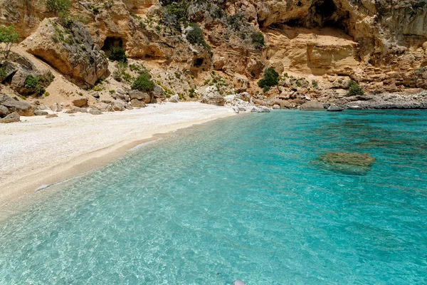 Cala Mariolu strand-Olaszország-Szardínia — Stock Fotó