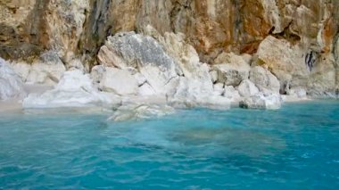 Cala Mariolu ünlü plajı. İtalya Sardinya Nuoro Eyaleti Orosei Körfezi Ulusal Parkı ve Gennargentu Cala Mariolu Dünya Mirası Listesi