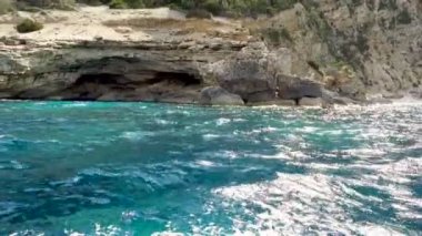 Cala Mariolu ünlü plajı. İtalya Sardinya Nuoro Eyaleti Orosei Körfezi Ulusal Parkı ve Gennargentu Cala Mariolu Dünya Mirası Listesi