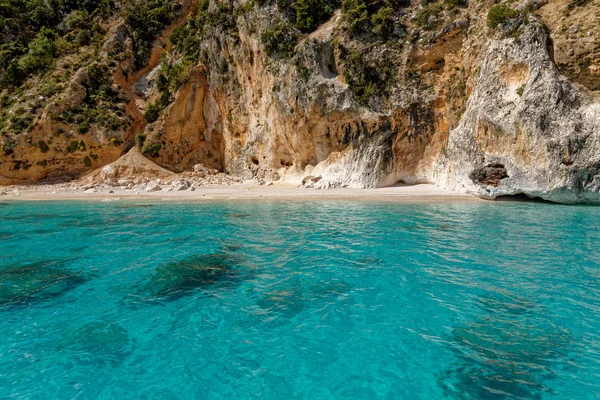 Strand van Cala dei Gabbiani - Sardinië - Italië — Stockfoto