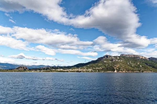 Plachetnice u pobřeží Sardinie - Itálie — Stock fotografie