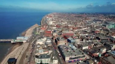 Blackpool Tower tepesinden görünümü - Blackpool, Lancashire, Kuzey Batı İngiltere - İngiltere. 19 Eylül 2019