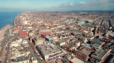 Blackpool Tower tepesinden görünümü - Blackpool, Lancashire, Kuzey Batı İngiltere - İngiltere. 19 Eylül 2019