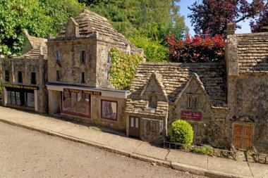 Bourton 'da Sudaki Ünlü Manken Köyü