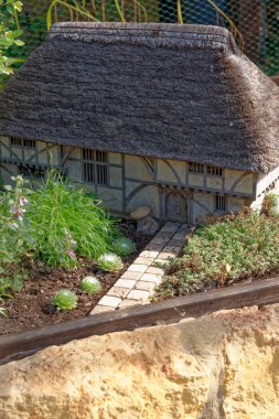 Bourton 'da Sudaki Ünlü Manken Köyü