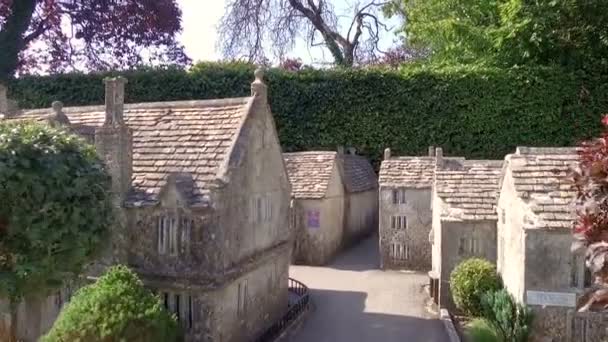 Das Berühmte Modelldorf Bourton Wasser Cotswolds Gloucestershire England Foto Vom — Stockvideo