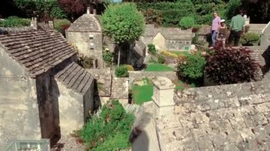 Bourton on the Water 'daki ünlü model köy, Cotswolds Gloucestershire, İngiltere. Fotoğraf 26 Ağustos 2019 'da çekildi.