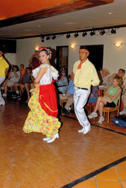 Meksikalı halk dansçıları - Meksikalı dansçılar