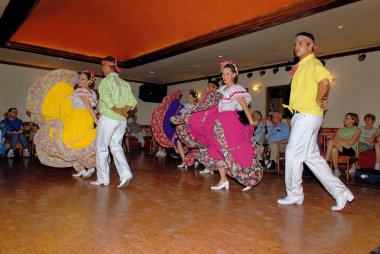 Meksikalı halk dansçıları - Meksikalı dansçılar