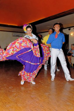Meksikalı halk dansçıları - Meksikalı dansçılar