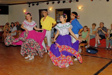 Meksikalı halk dansçıları - Meksikalı dansçılar