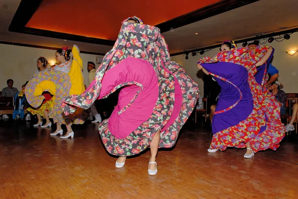 Danza folclórica mexicana - bailarines de México — Foto de Stock