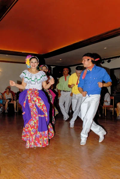 Danza folclórica mexicana - bailarines de México — Foto de Stock