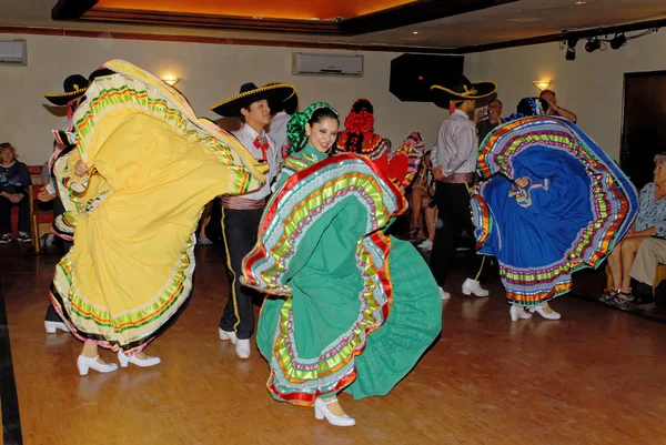 Meksykański taniec ludowy - tancerze z Meksyku — Zdjęcie stockowe