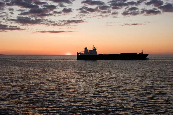 北海の日没時の船 — ストック写真