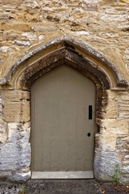 Eski kapı kapanışı - İngiltere Cotswold 'daki Burford' un güzel manzaralı köyü