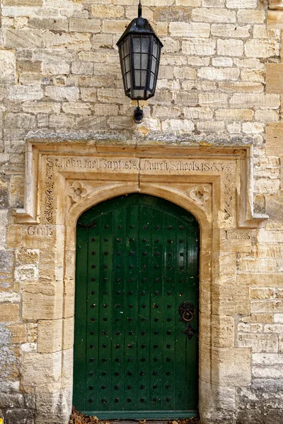 Régi Ajtó Közelkép Gyönyörű Festői Falu Burford Cotswold Anglia — Stock Fotó