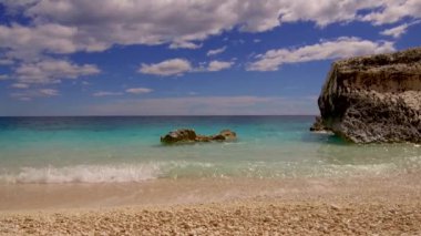 Cala Mariolu ünlü plajı. İtalya Sardinya Nuoro Eyaleti Orosei Körfezi Ulusal Parkı ve Gennargentu Cala Mariolu Dünya Mirası Listesi