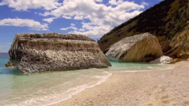 Cala Mariolu ünlü plajı. İtalya Sardinya Nuoro Eyaleti Orosei Körfezi Ulusal Parkı ve Gennargentu Cala Mariolu Dünya Mirası Listesi