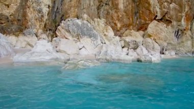 Cala Mariolu ünlü plajı. İtalya Sardinya Nuoro Eyaleti Orosei Körfezi Ulusal Parkı ve Gennargentu Cala Mariolu Dünya Mirası Listesi