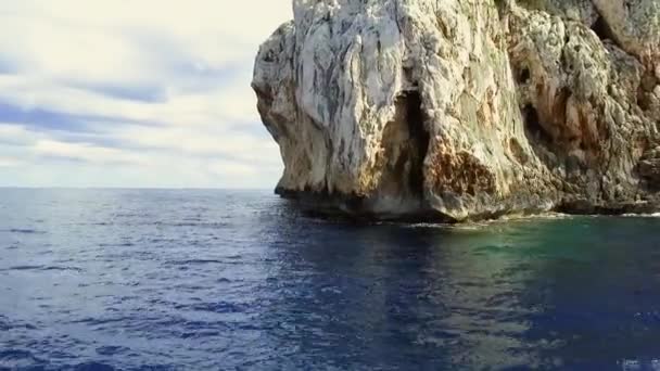 Stretta Ripida Insenatura Portu Cuau Scavata Nella Roccia Calcarea Capo — Video Stock