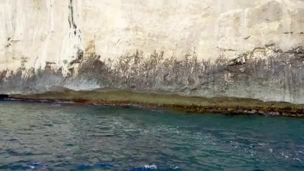 Узкий Крутой Залив Порту Педросу Пробил Известняковую Скалу Капо Санто — стоковое видео