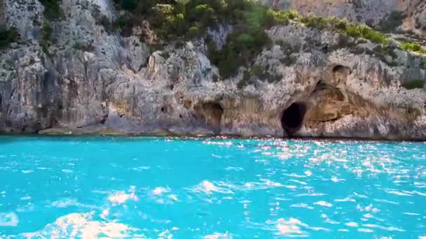 Croisière Sur Mer Bleue Côte Rocheuse Dans Golfe Orosei Côte — Video