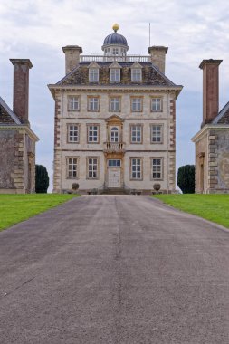 Ashdown Evi (ayrıca Ashdown Park olarak da bilinir) - İngiltere 'nin Oxfordshire ilçesindeki Ashbury sivil kilisesinde 17. yüzyıl kır evi